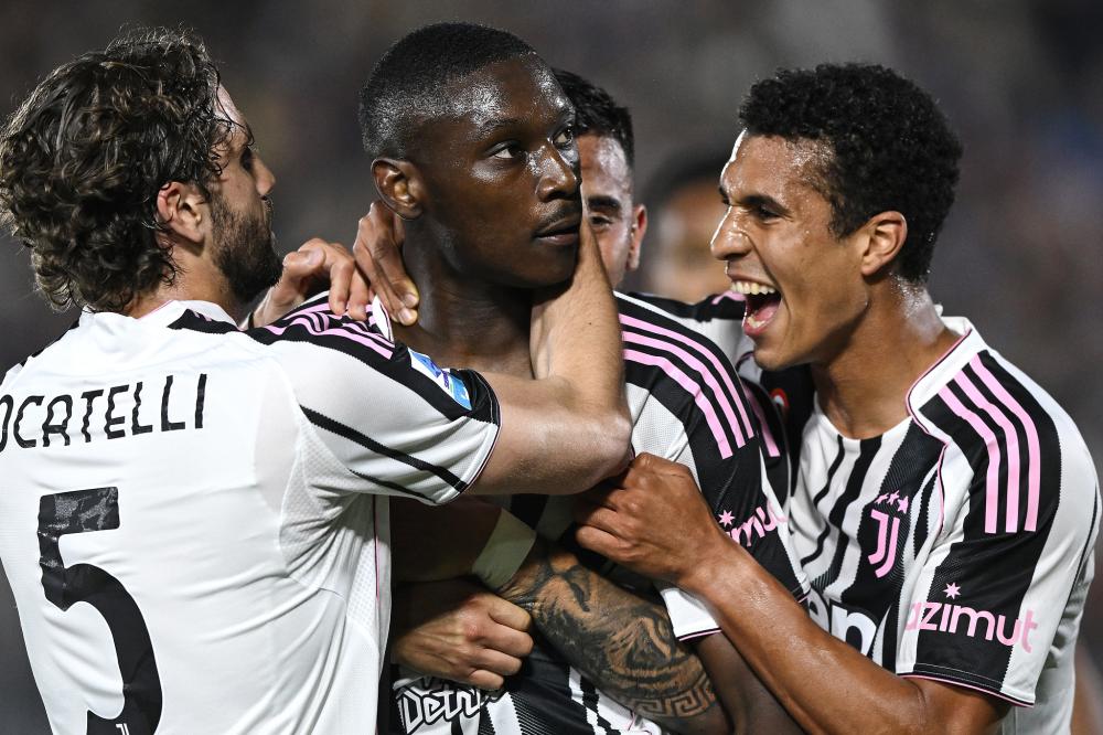 意甲半场：伊尔迪兹双响，埃斯波西托破门，尤文2-1卡利亚里